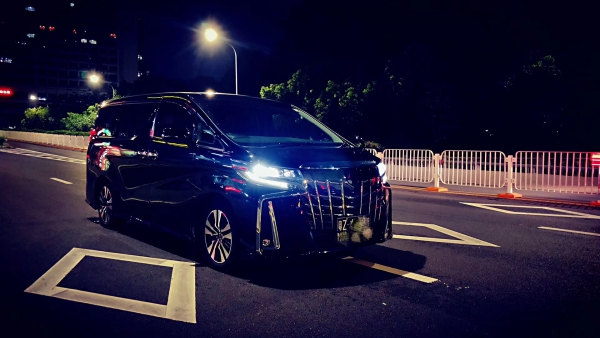 丰田埃尔法