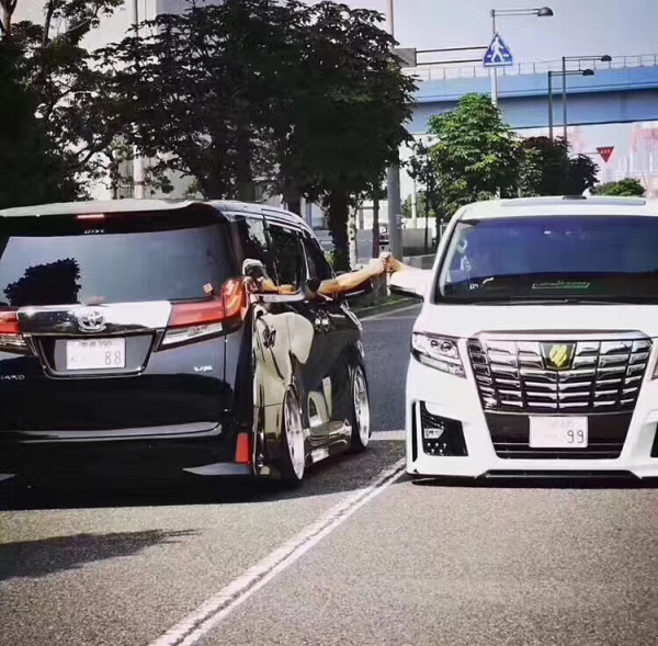 丰田埃尔法